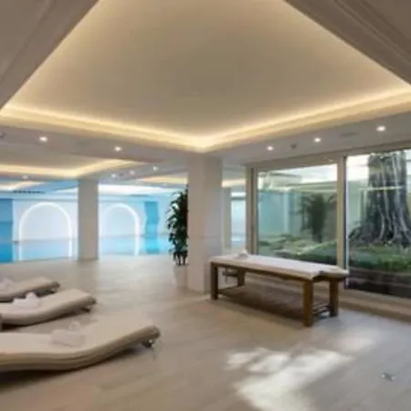 מלון Grand Da Vinci צ'סנטיקו